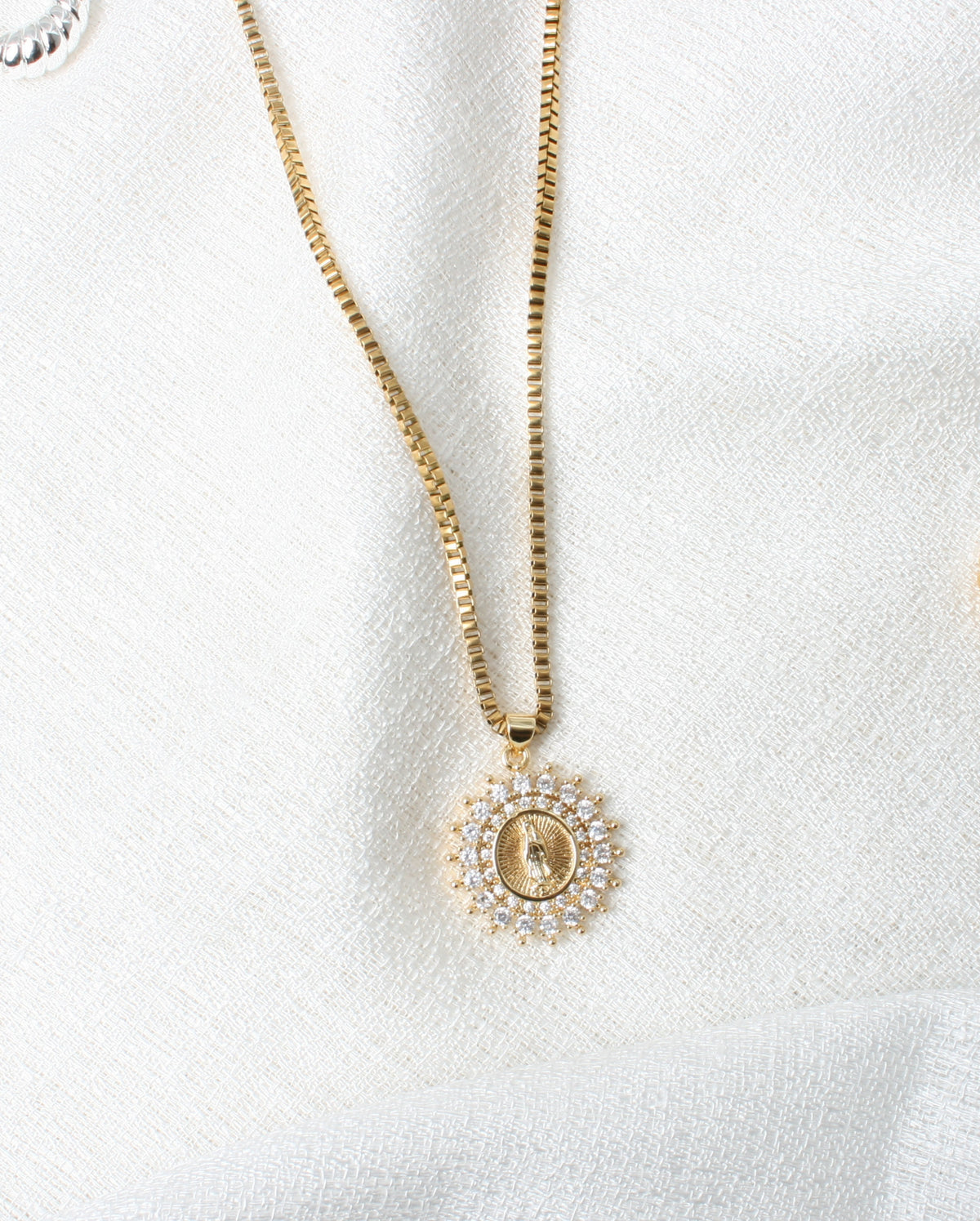 Big Saint Pendant Gull