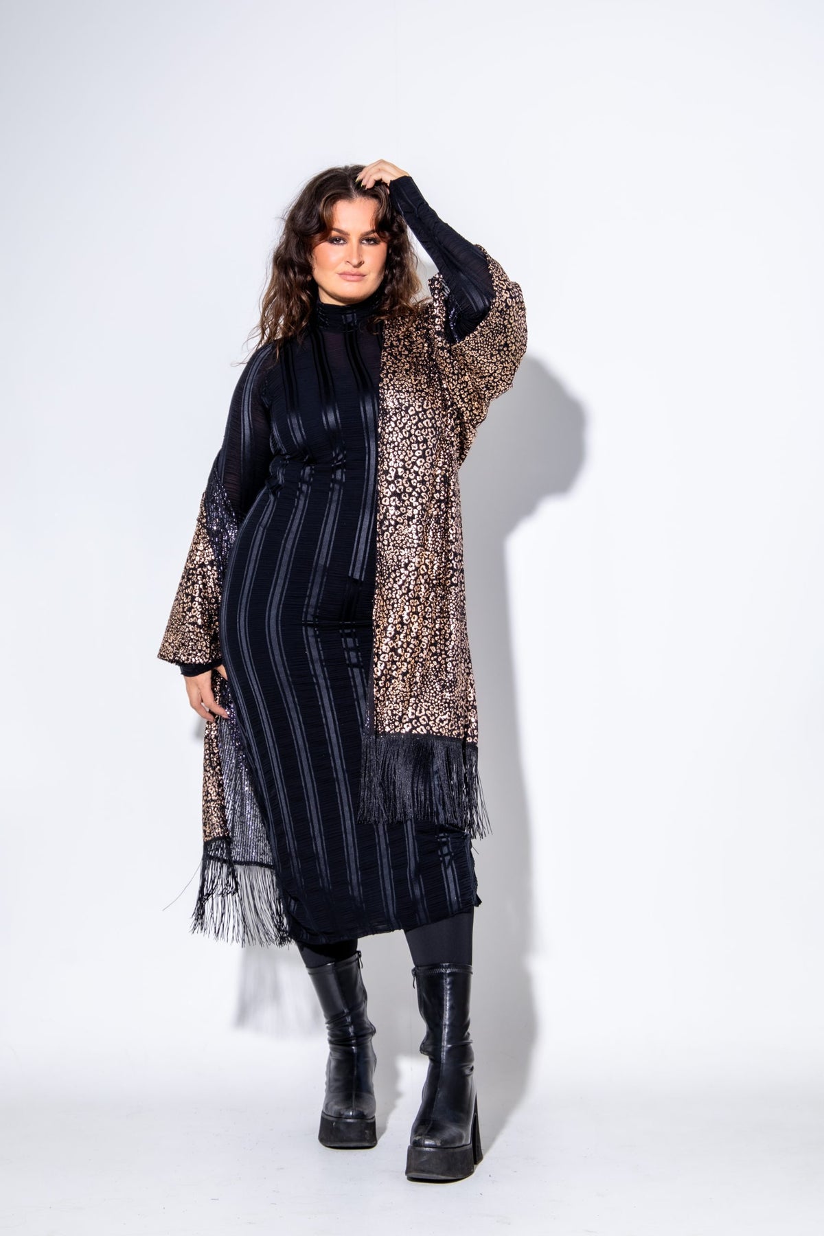 Pallíettu LEO Kimono