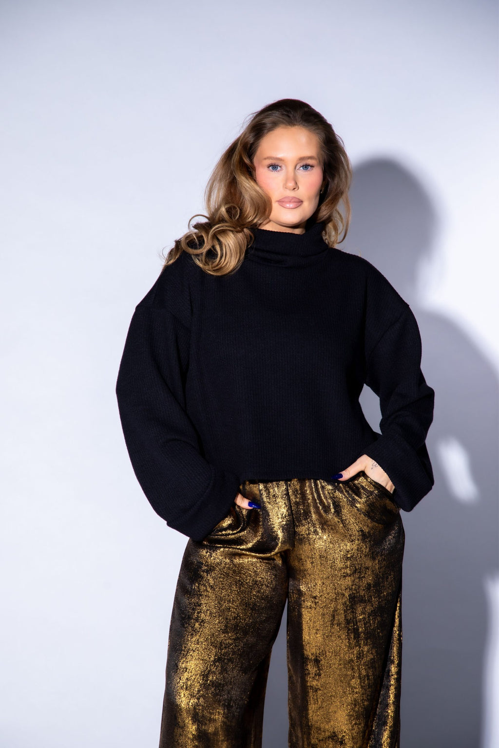 Glam Crop Knit Svört Peysa